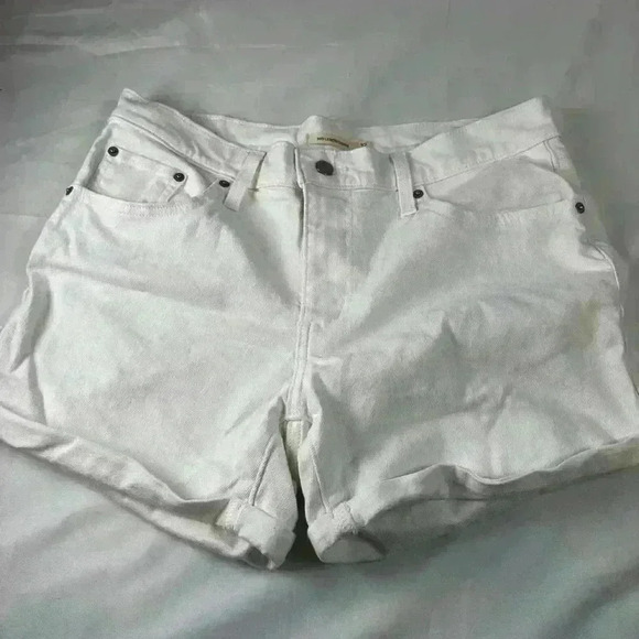 NWOT - Levi Mid Length Women's Jean Shorts - Size 32 (Chalk White) - Picture 3 of 8